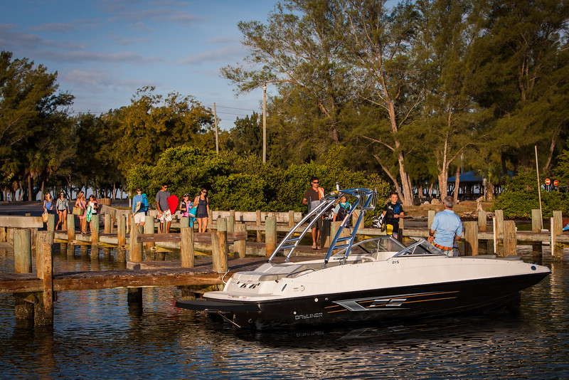 Navnit Marine Bayliner Deck Boats 215 in Mumbai
