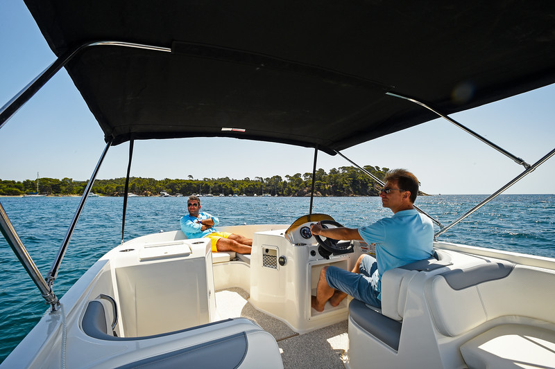 Bayliner Bowriders DeckboatsEelement E7 in Mumbai Navnit Marines
