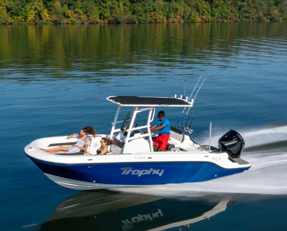 Bayliner T22CC Center Console Boats