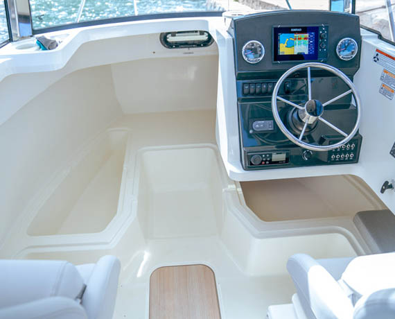 Quicksilver 625 Pilothouse Boat distributor in Mumbai 