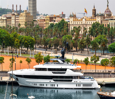 Luxury Yachts Charter Rent India –
Experience Premium Boating with Navnit
Marine